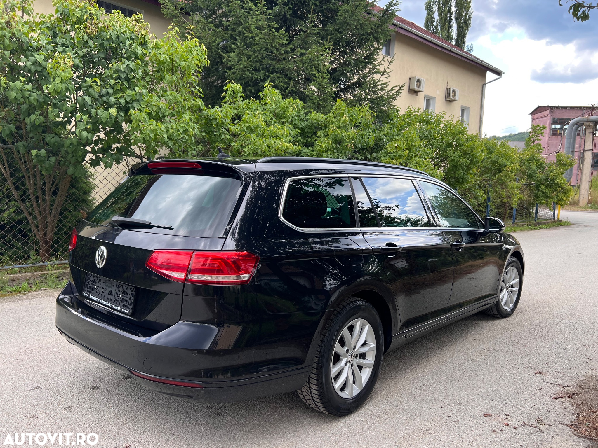 Volkswagen Passat Variant 2.0 TDI DSG (BlueMotion Technology) Trendline - 3