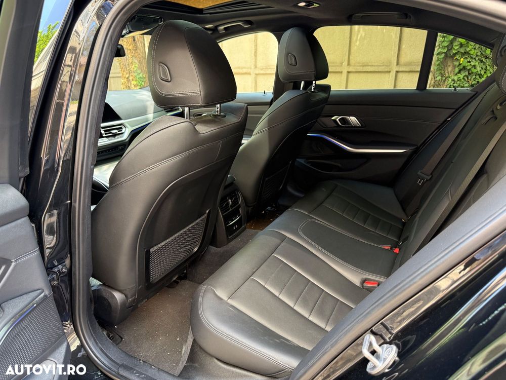 BMW Seria 3 330i xDrive AT - 15