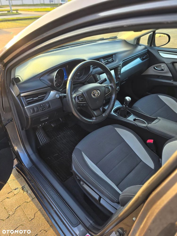 Toyota Avensis 1.8 Premium - 19