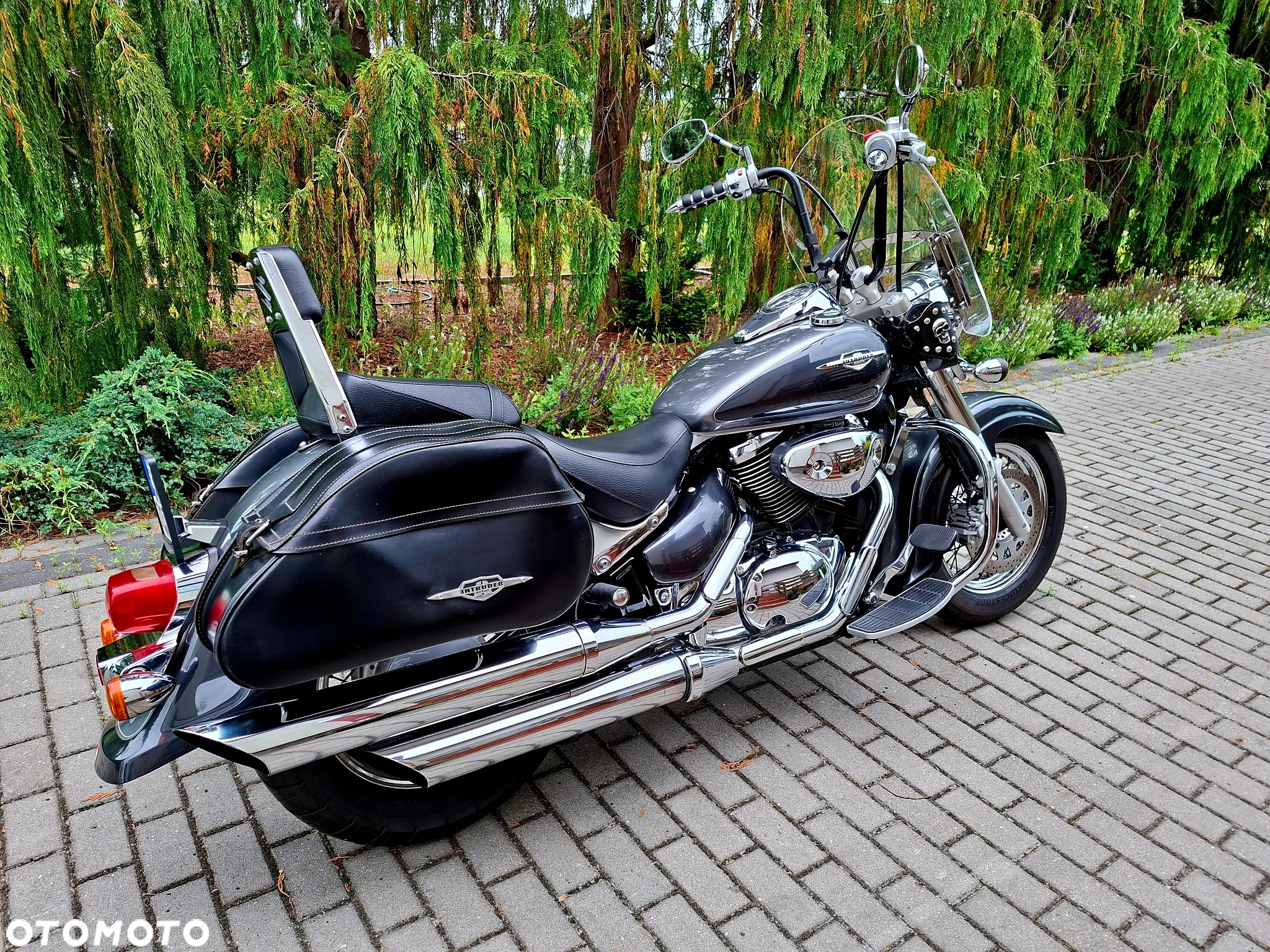 Suzuki Intruder - 12
