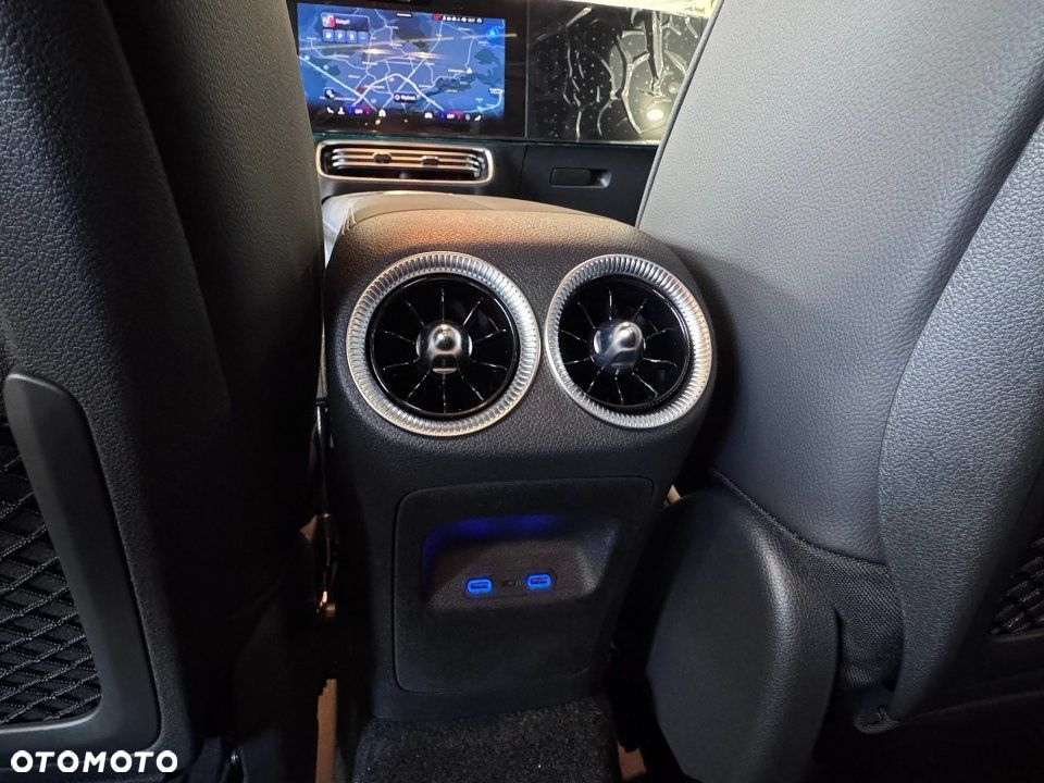 Mercedes-Benz CLA - 13