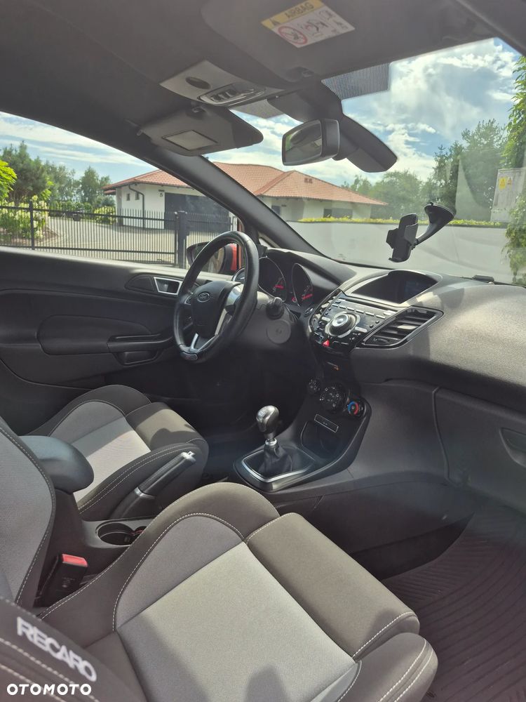 Ford Fiesta 1.6 EcoBoost ST - 12