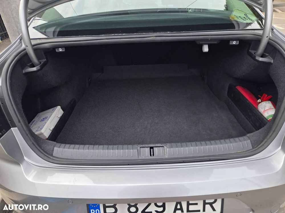 Volkswagen Passat 2.0 TDI DSG 4Motion Comfortline - 11