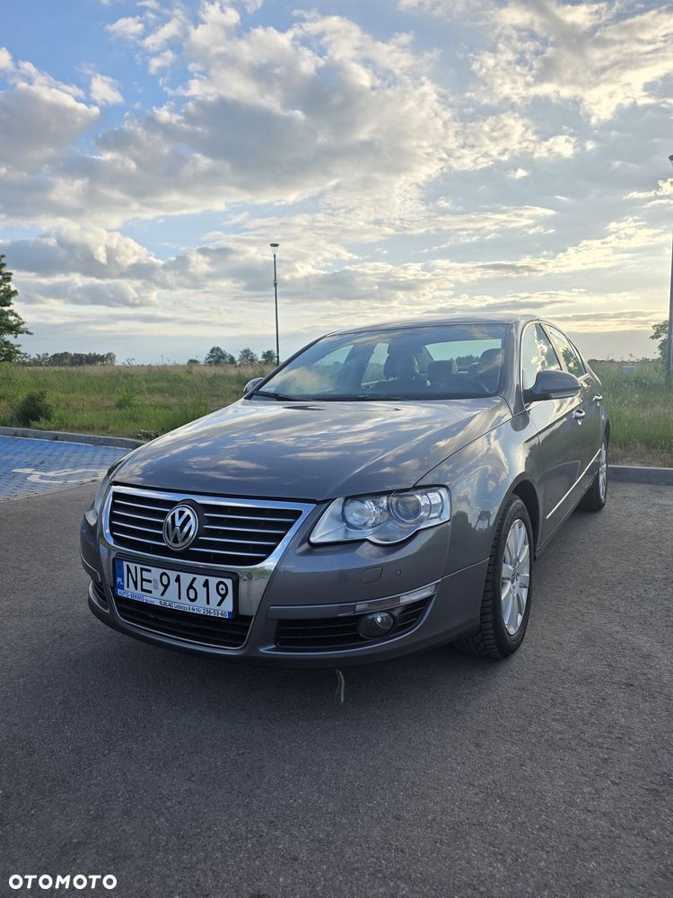 Volkswagen Passat - 1