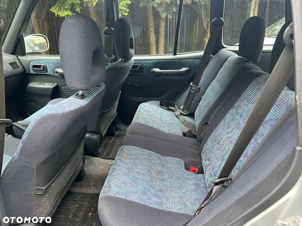 Toyota RAV4 2.0 - 8
