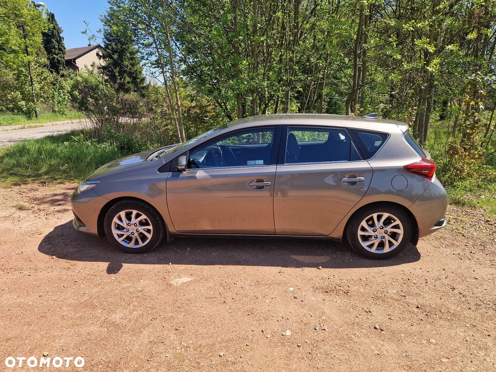 Toyota Auris 1.6 Premium - 2