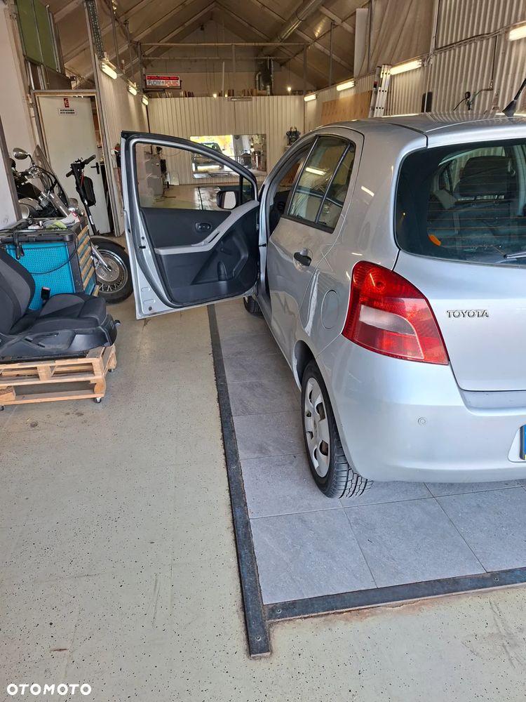 Toyota Yaris - 18