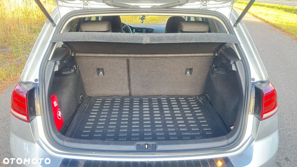 Volkswagen Golf - 10