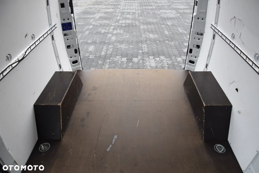 Iveco DAILY 35S12 / 2.3 - 120 KM / DOSTAWCZE / BLASZAK / KLIMA / TEMPOMAT / KLIMA / TRYB CITY / SERWISOWANY / SPROWADZONY Z NIEMIEC - 22