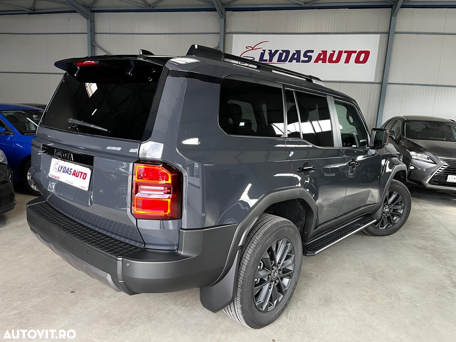 Toyota Land Cruiser 2.8l D-4D 204 CP A/T 7 locuri Luxury AVS Black - 4