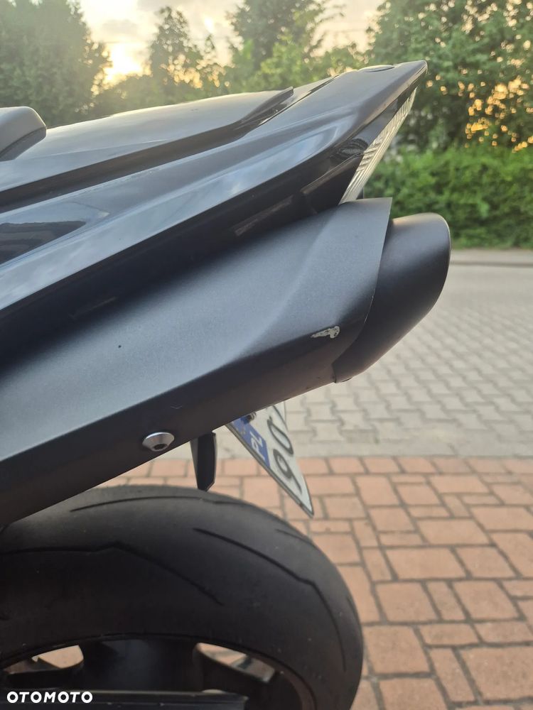 Yamaha R1 - 21