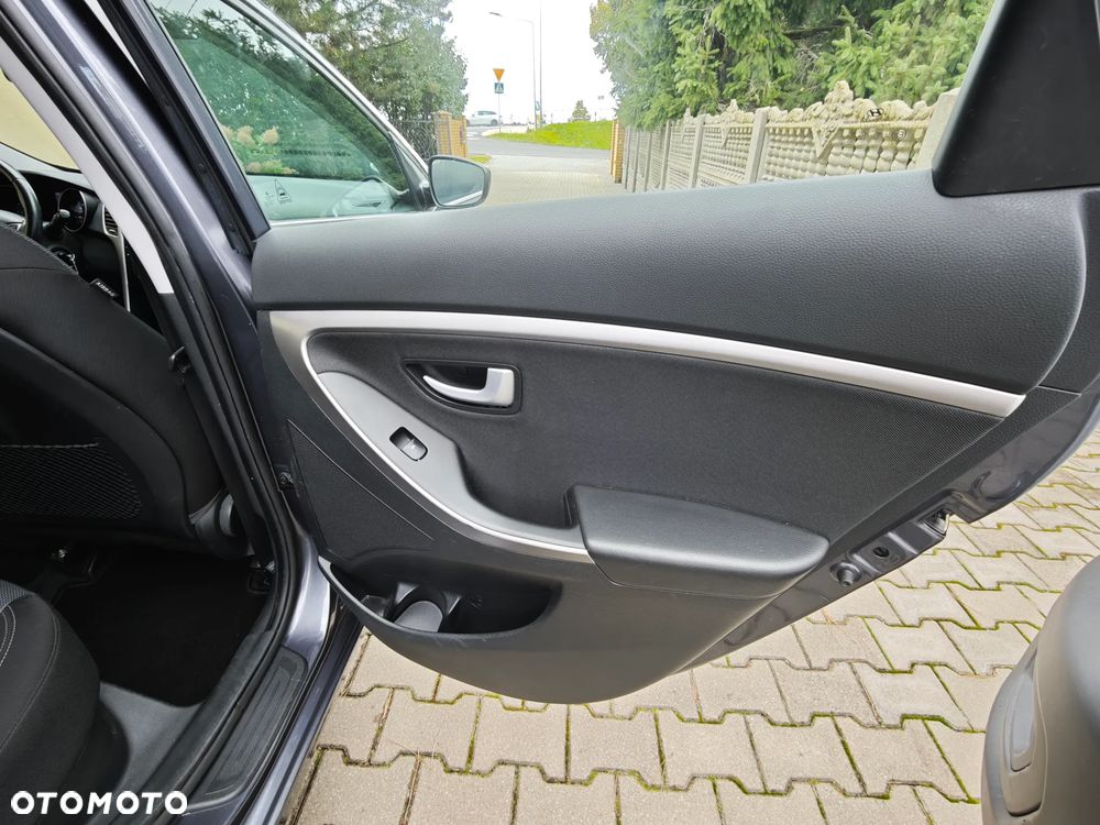 Hyundai i30 blue Kombi 1.6 GDi YES Gold - 27