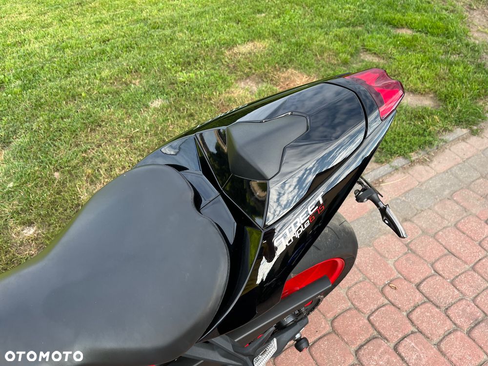Triumph Street Triple - 32
