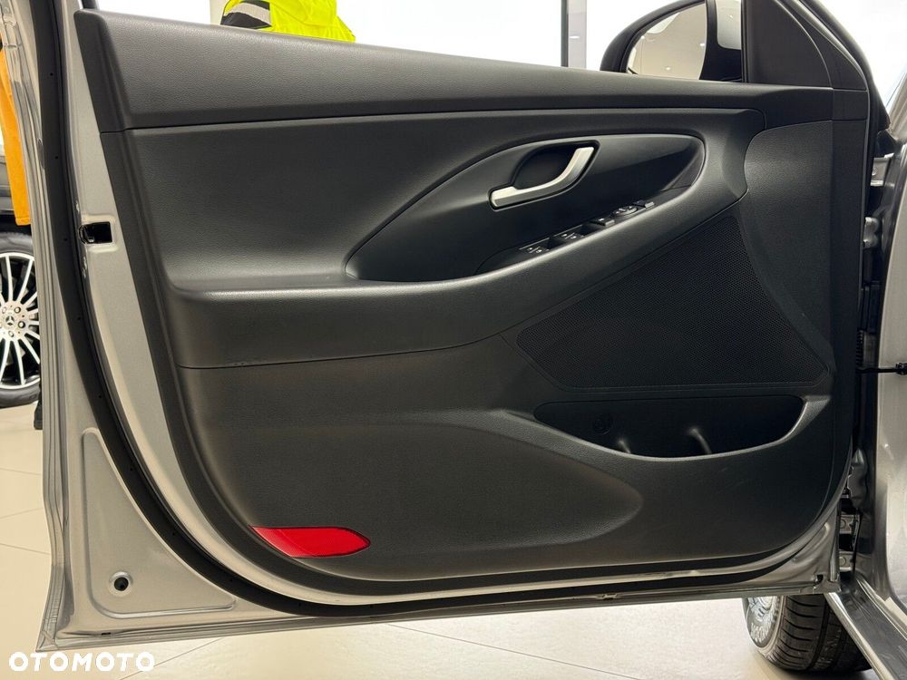 Hyundai i30 1.5 DPI Classic + - 12