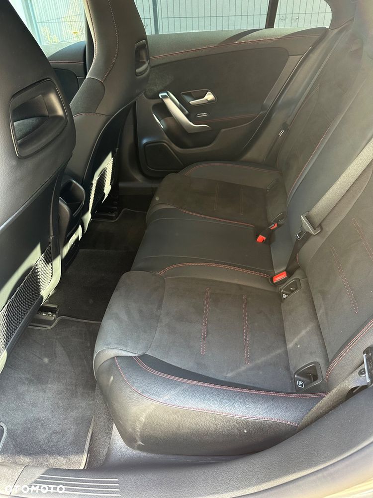 Mercedes-Benz CLA 180 Edition 1 7G-DCT - 32