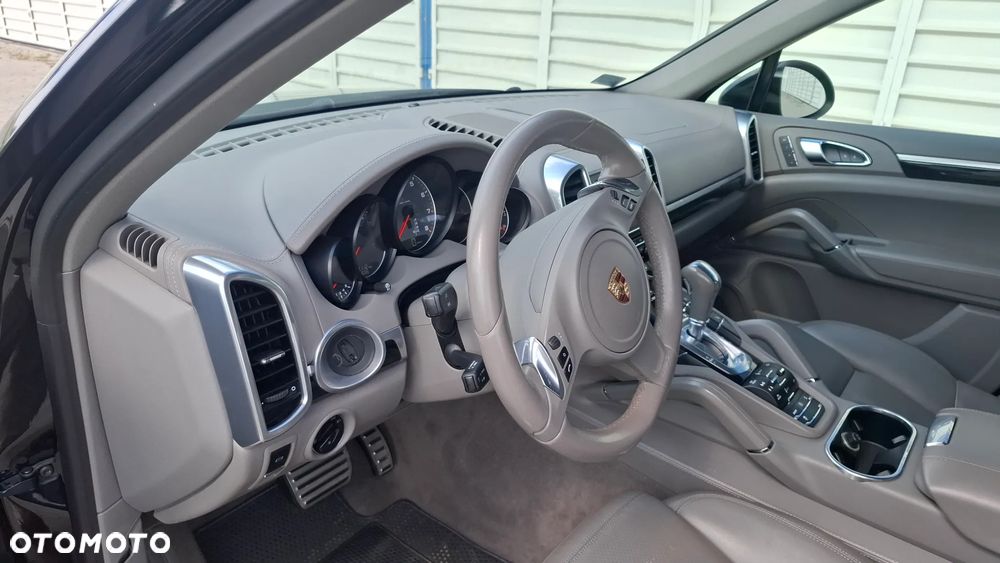 Porsche Cayenne - 16
