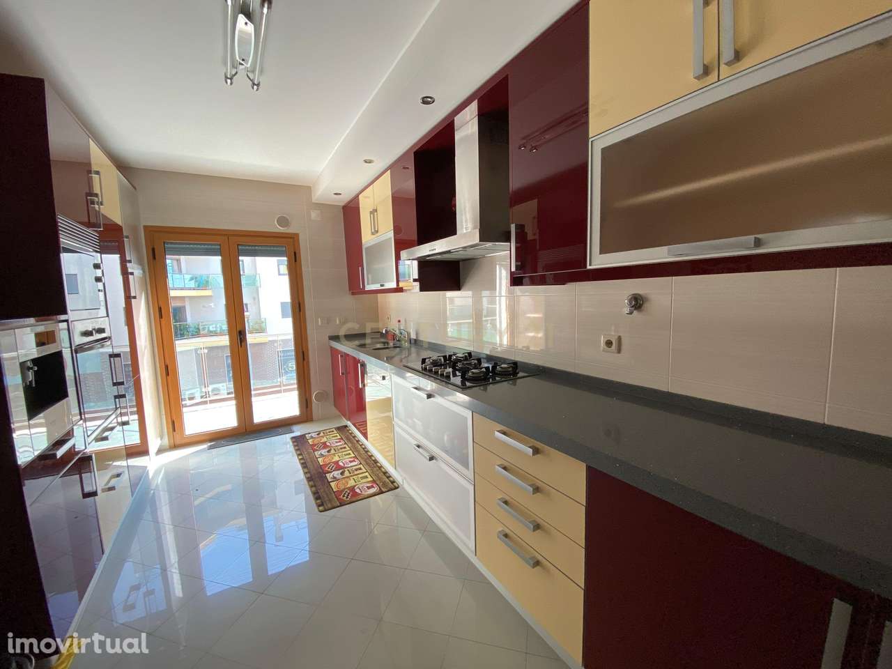 Apartamento T3 mobilado | Terraço | 2 Estacionamentos | Jardim da Amor - Grande imagem: 3/16