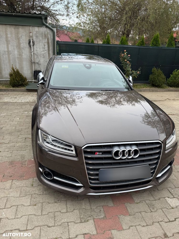 Audi S8 - 1