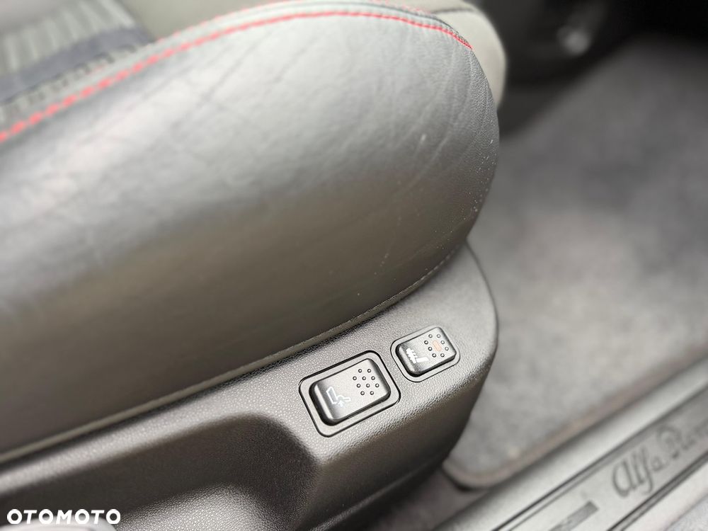 Alfa Romeo Giulietta 2.0 JTDM Distinctive - 29