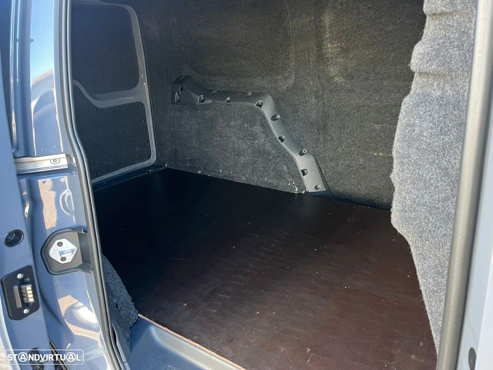 VW Caddy Maxi Cargo 2.0 TDi Business DSG 122cv (caixa automática) - 25