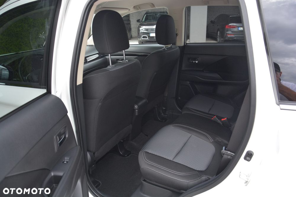 Mitsubishi Outlander - 15