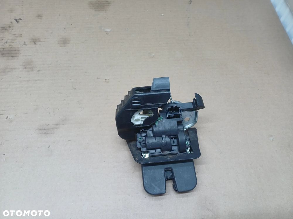 Audi A4 B8 kombi zamek klapy tył 8K9827505A - 7