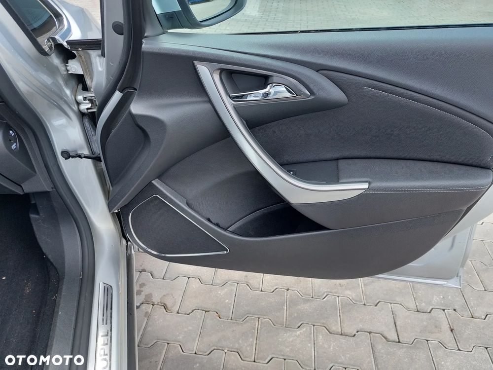 Opel Astra 1.4 Turbo 150 Jahre - 11