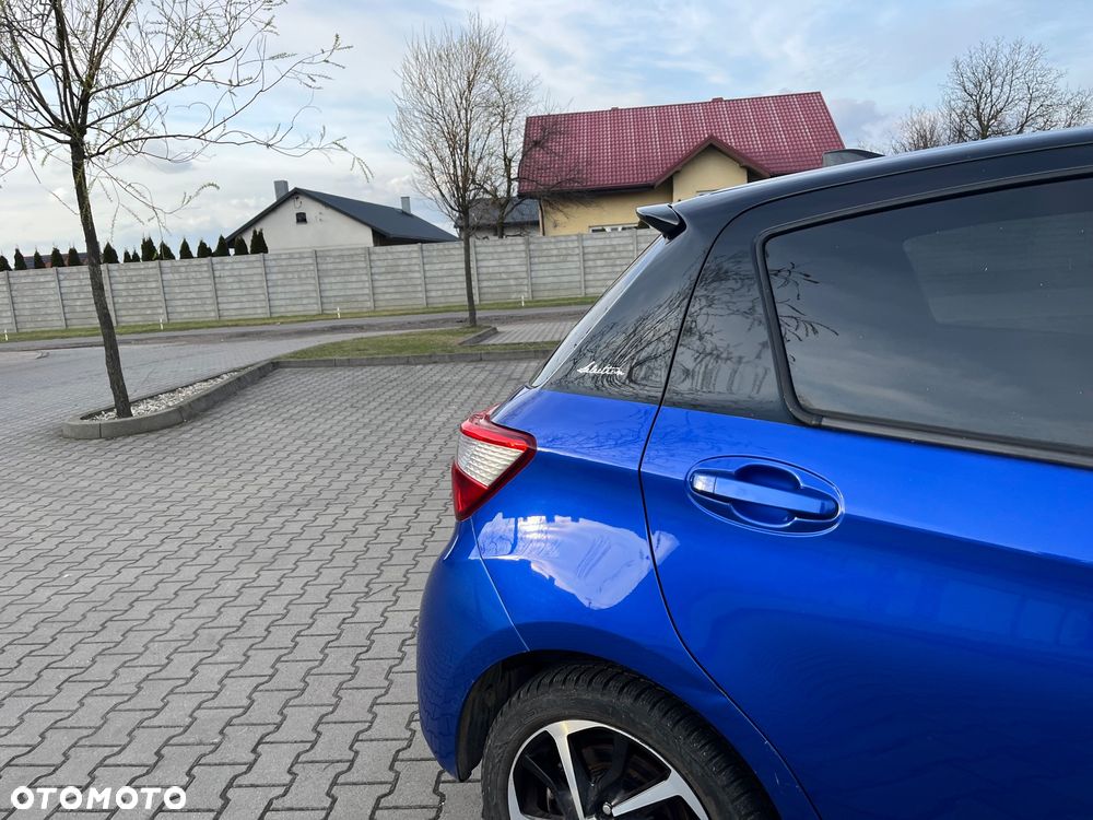 Toyota Yaris Hybrid 100 Selection - 28