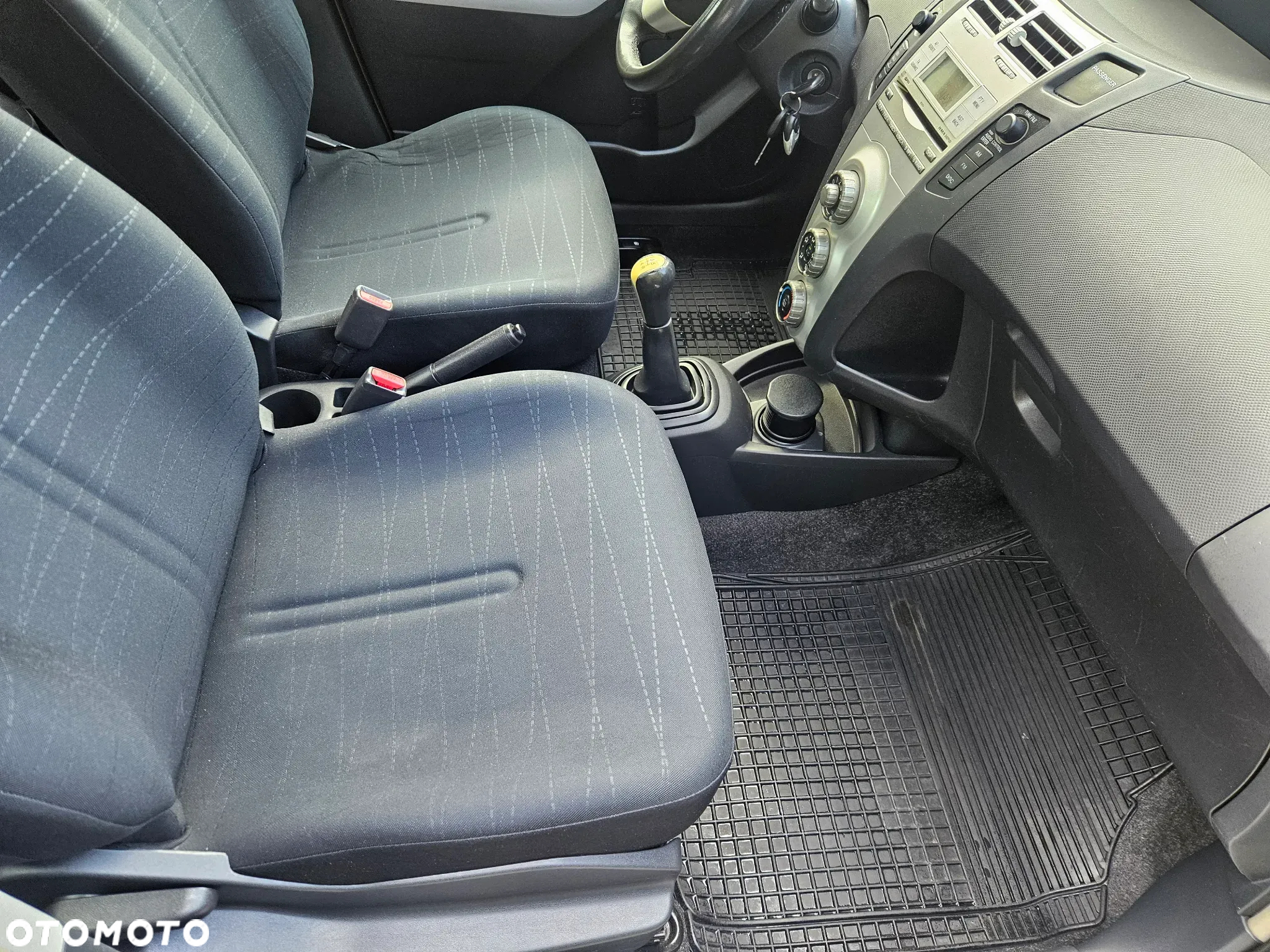 Toyota Yaris 1.3 Sol - 8