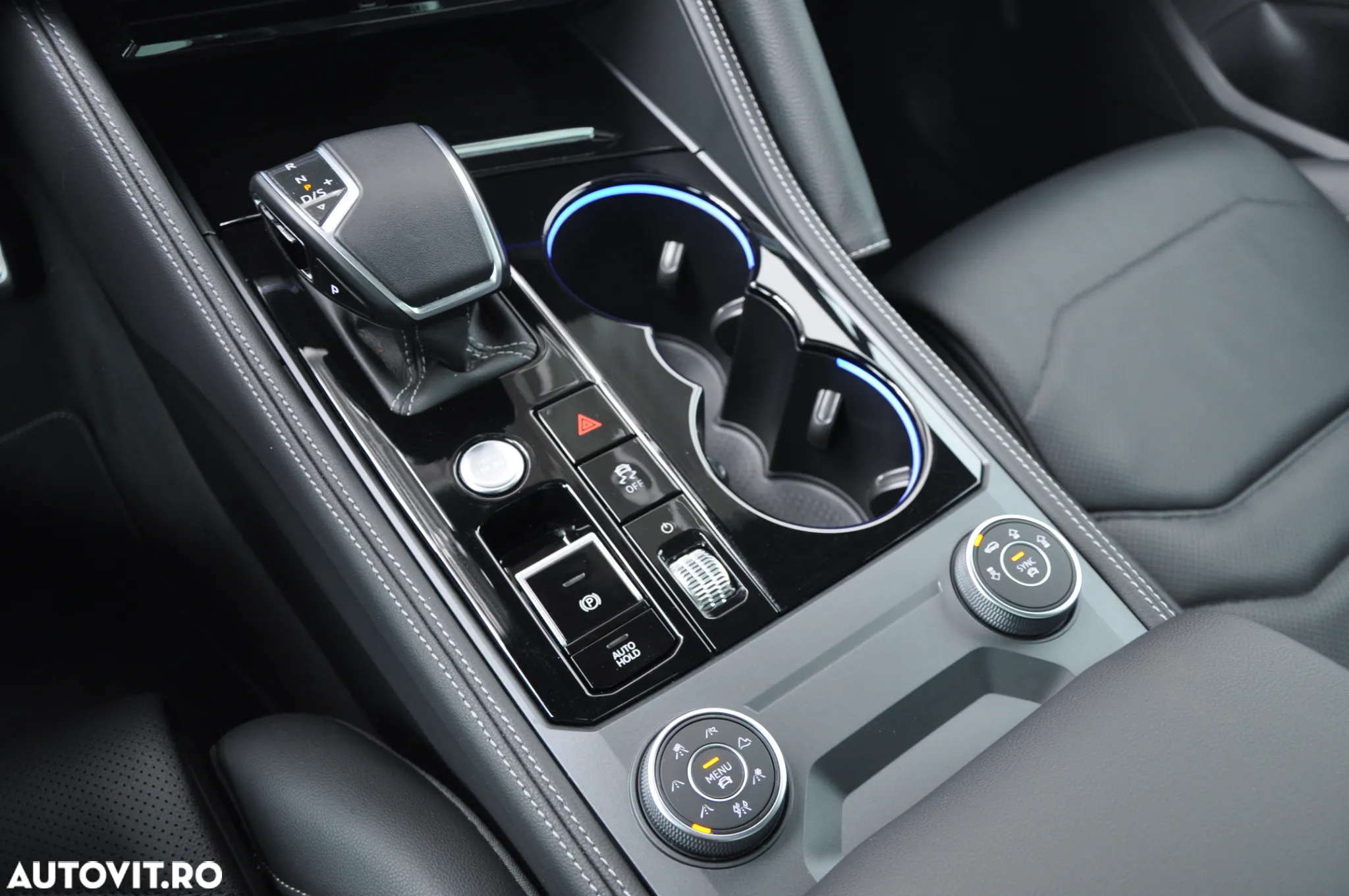 Volkswagen Touareg V6 TDI 4MOTION R-Line - 29