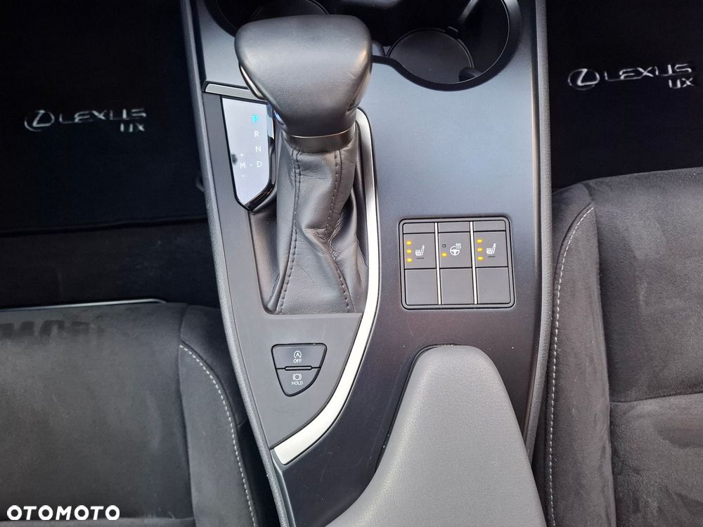 Lexus UX - 32