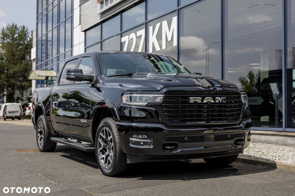 RAM 1500 Laramie Night Premium - 2