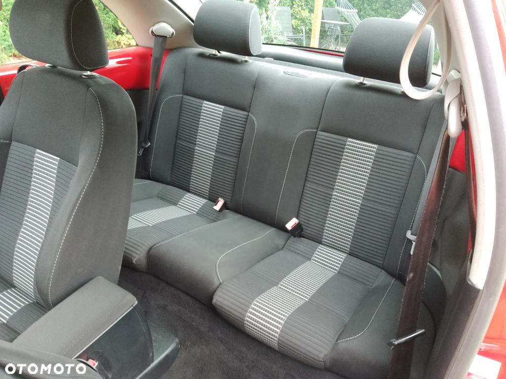 Volkswagen New Beetle - 11