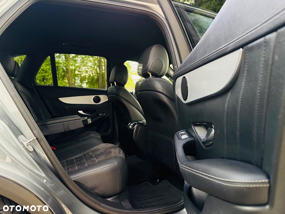 Mercedes-Benz GLC 200 4Matic 9G-TRONIC AMG Line Plus - 32
