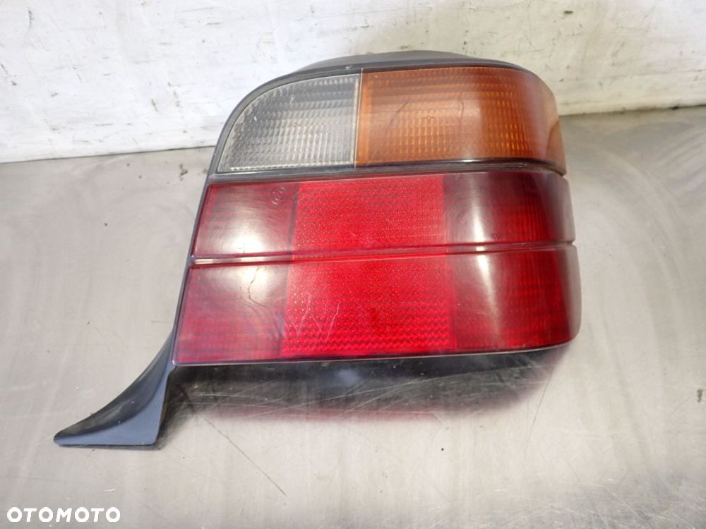 LAMPA PRAWA TYLNA BMW E36 318 TDS KOMBI 1.7 8371936  8371938 - 1