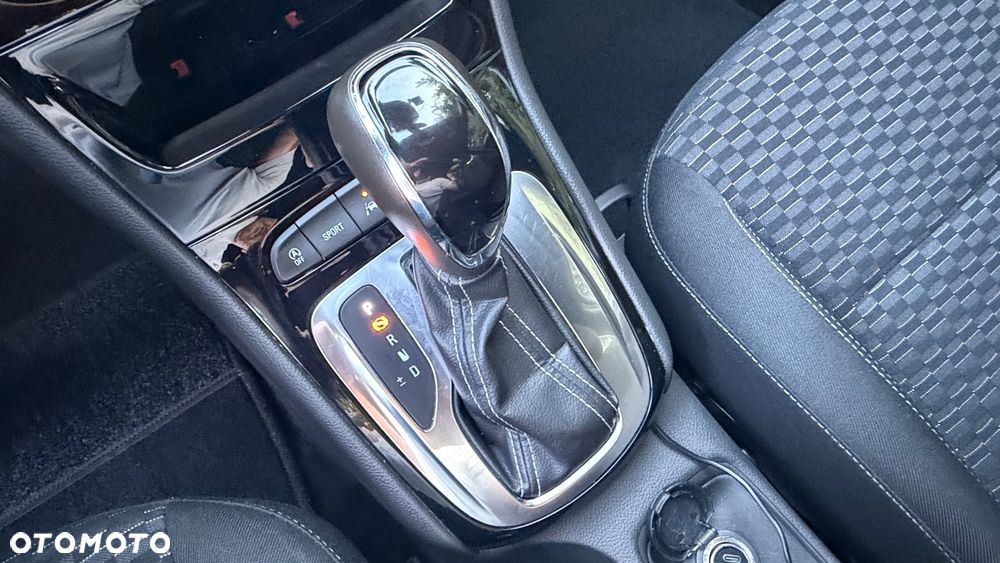 Opel Astra 1.4 T Dynamic S&S - 28