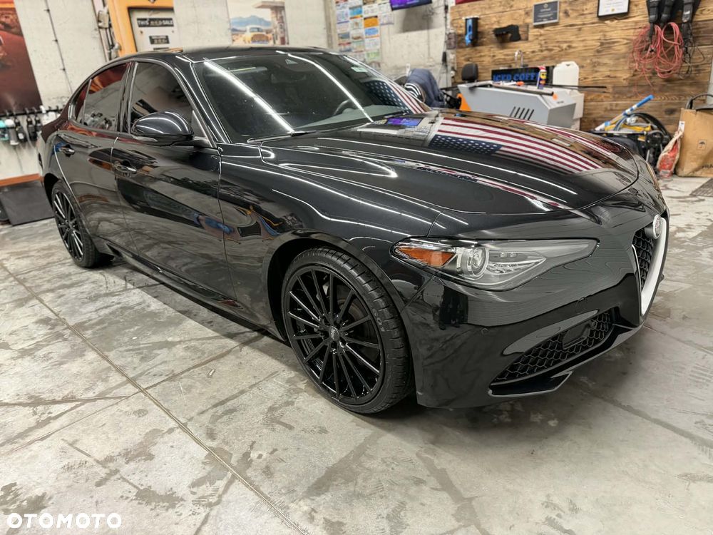 Alfa Romeo Giulia 2.0 Turbo 16V AT8-Q4 Ti - 3