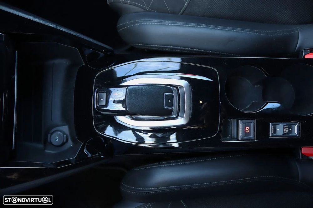 Peugeot 2008 1.2 PureTech GT EAT8 - 28