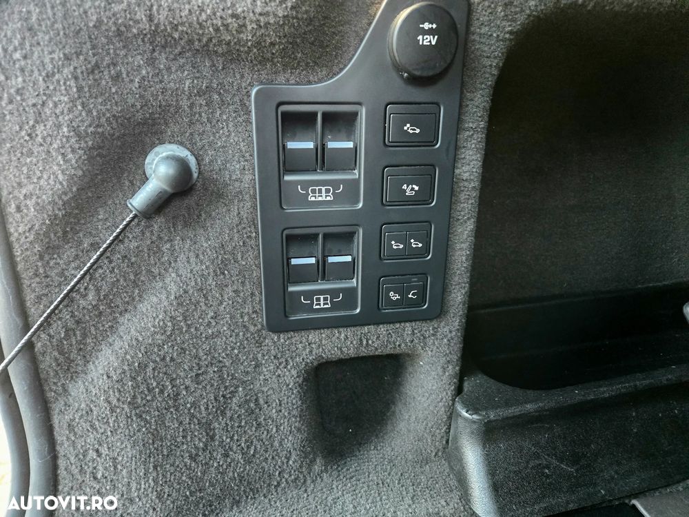 Land Rover Discovery 2.0 L SD4 HSE Luxury - 10