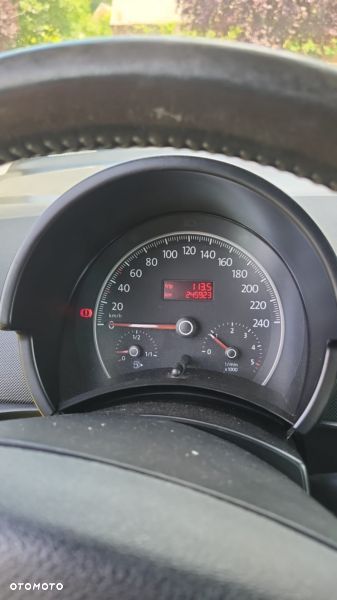 Volkswagen New Beetle - 8
