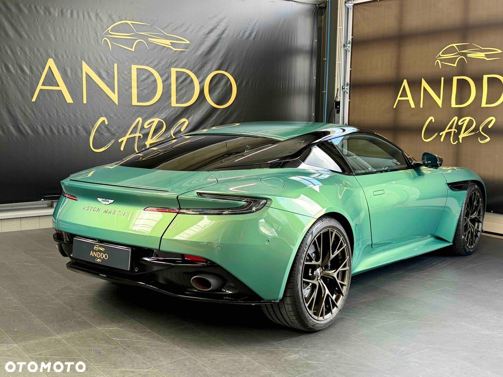 Aston Martin DB12 - 12