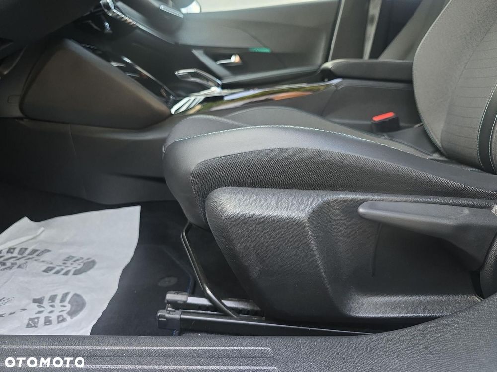 Peugeot 2008 1.5 BlueHDi Allure Pack S&S EAT8 - 11