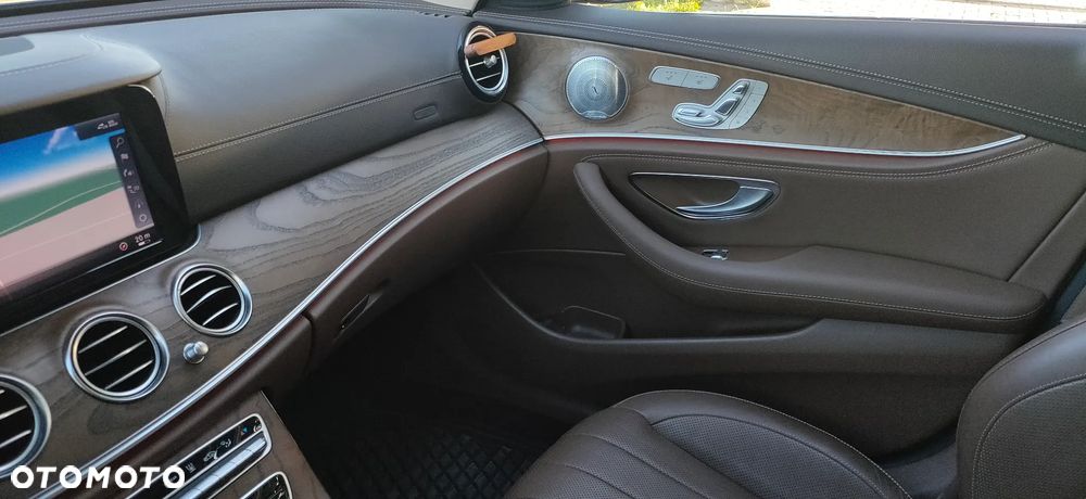 Mercedes-Benz Klasa E 220 d 4Matic 9G-TRONIC AMG Line - 20