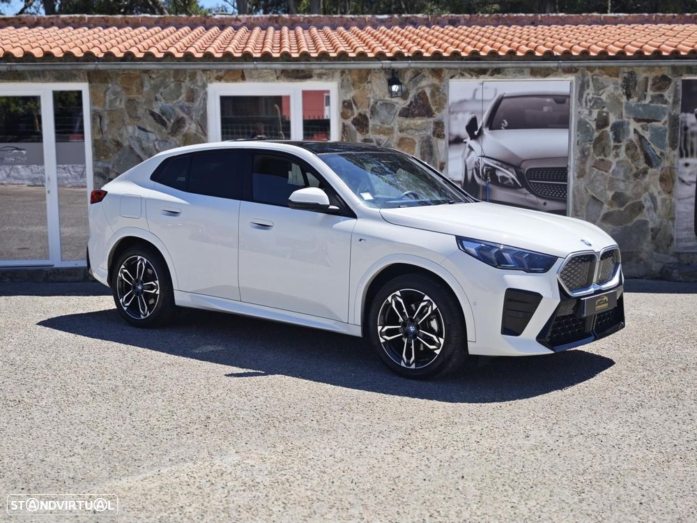 BMW iX2 eDrive20 Pack Desportivo M - 9