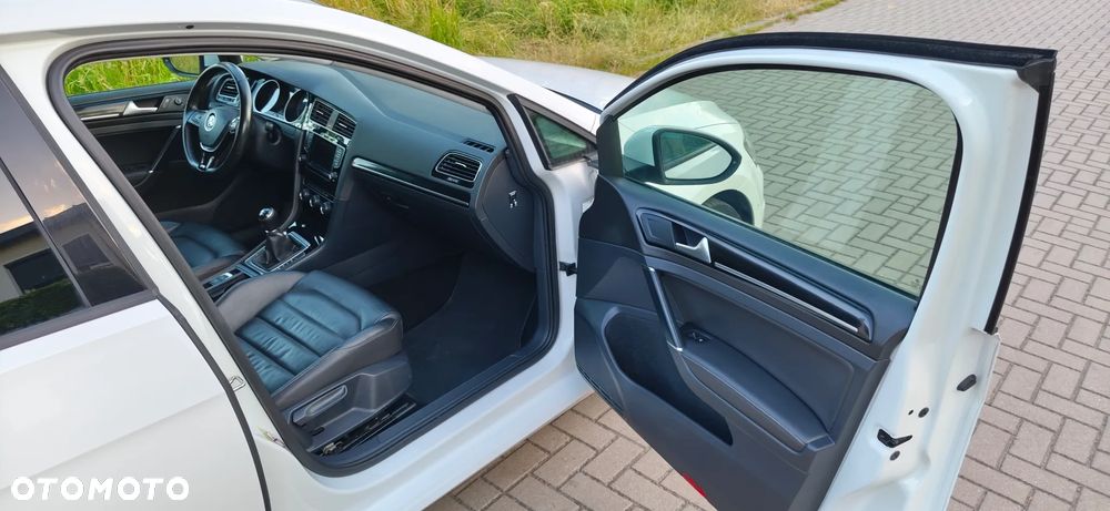 Volkswagen Golf - 8