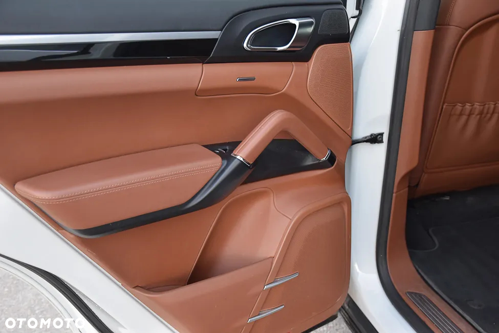 Porsche Cayenne Diesel Platinum Edition - 35