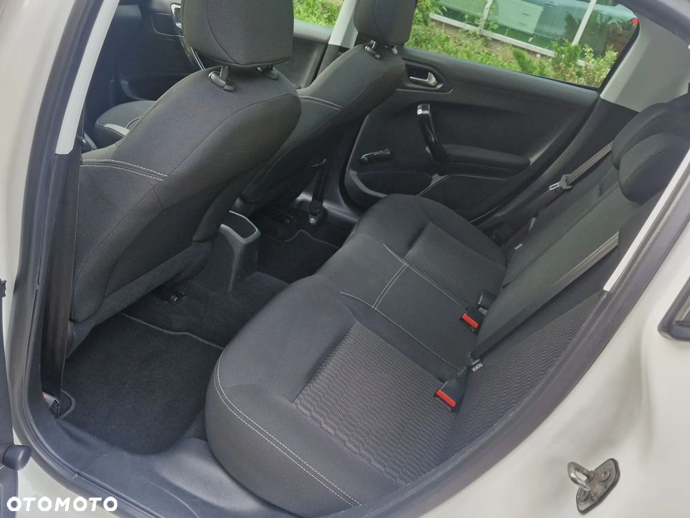 Peugeot 208 Blue-HDi 100 Stop&Start Allure - 19