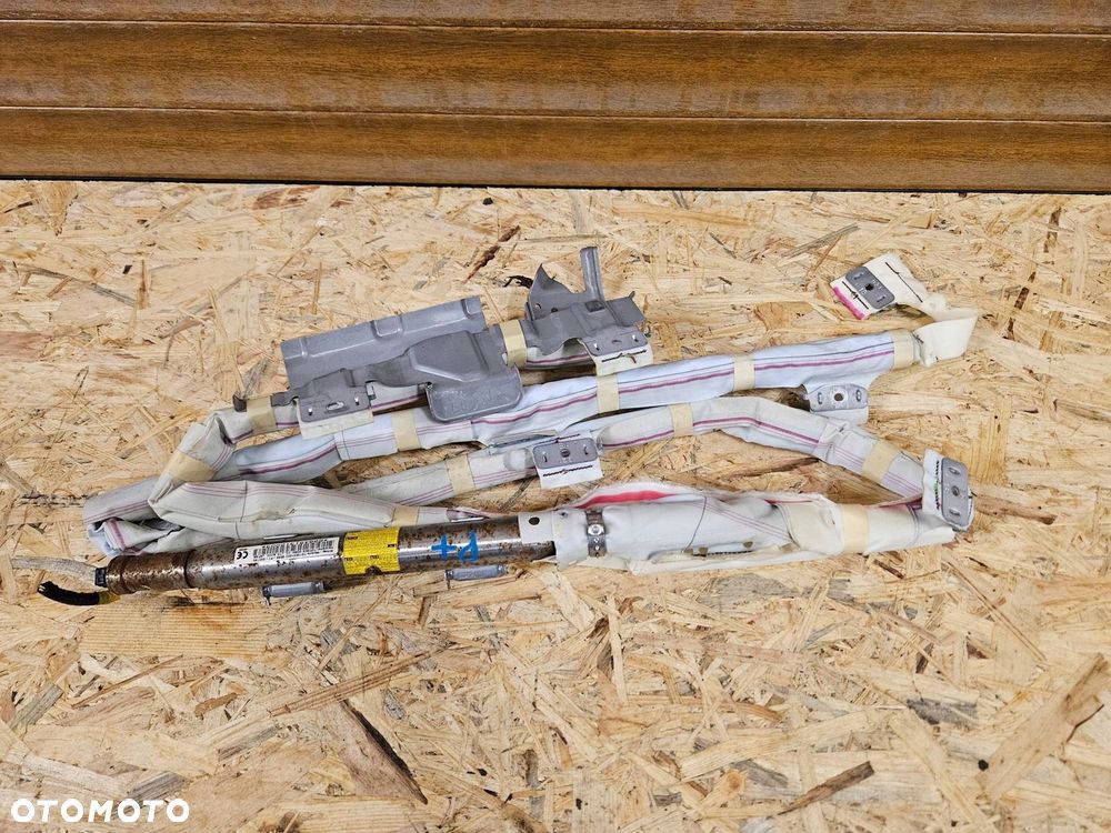 Toyota PRIUS PLUS kurtyna prawa - 1