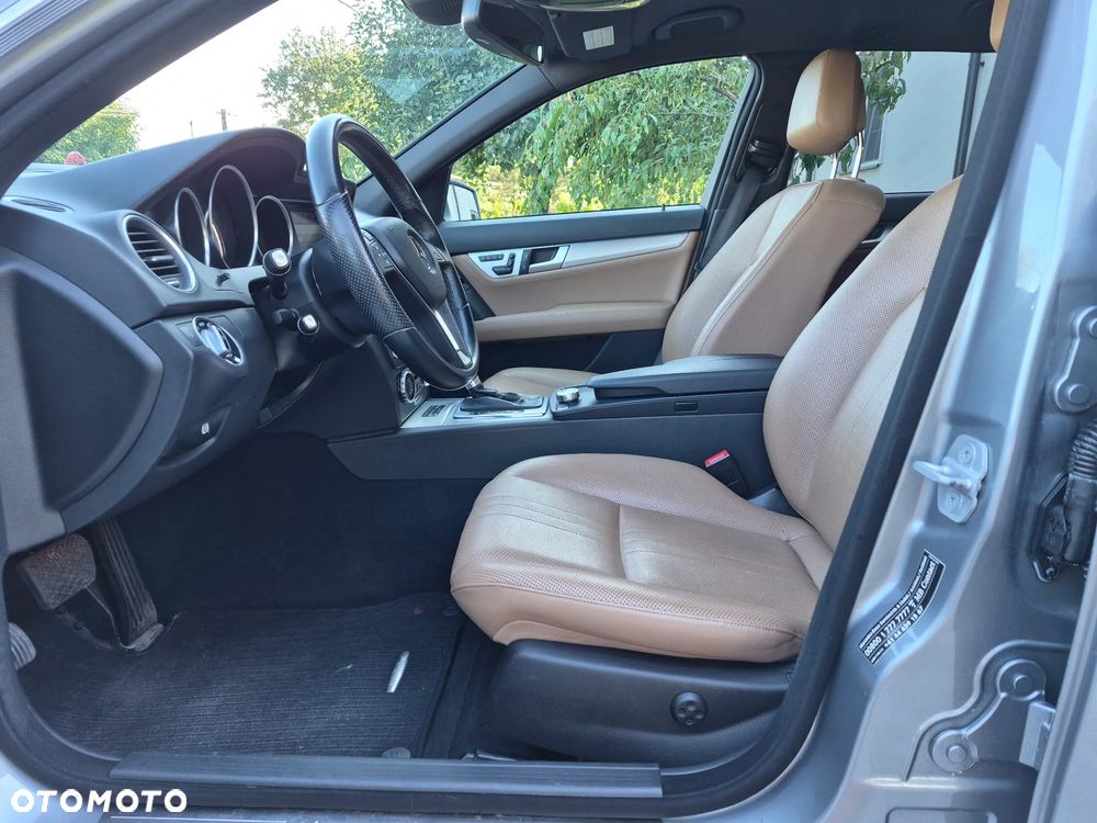 Mercedes-Benz Klasa C 300 CDI BlueEff 4-Matic Avantgarde - 9