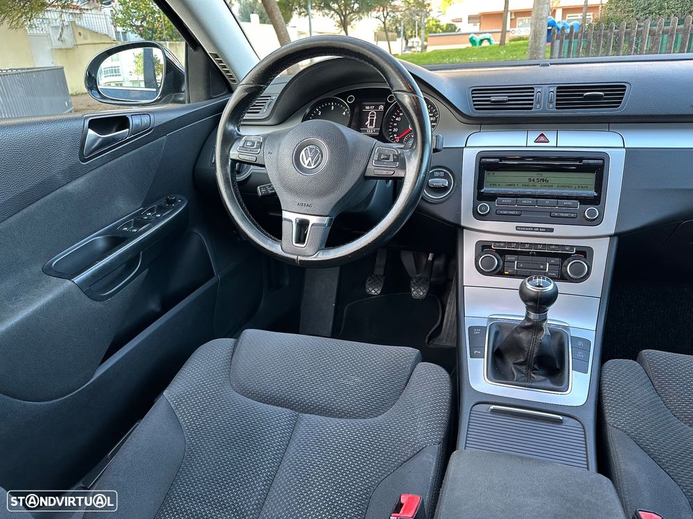 VW Passat 1.6 TDI Confortline - 21